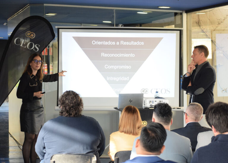 Networking real entre CEOs basado en conversaciones